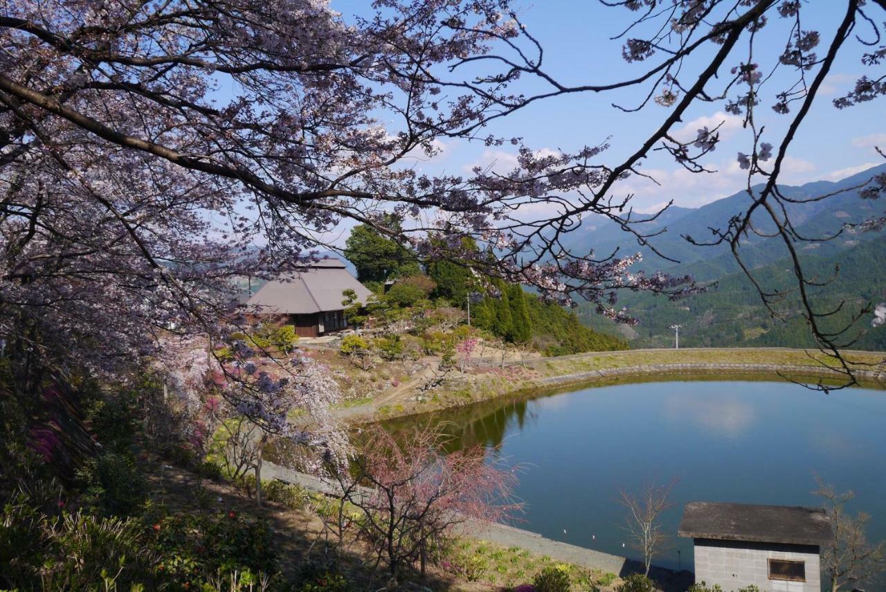 Hostel & Tatami Bar Uchikobare -内子晴れ- Exteriör bild